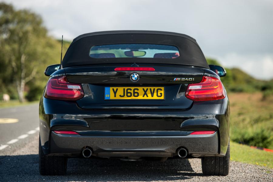  BMW M240i Convertible 2016 года  (UK) (фото 13 из 21)